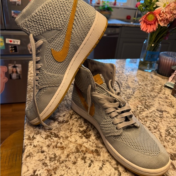 Nike air Jordan 1 retro high flyknit ‘wolf grey’ - men’s size 10 - nearly new - Picture 1 of 7